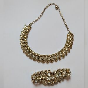 Vintage Coro Gold Tone Triangle Collar Necklace and bracelet in VGUC